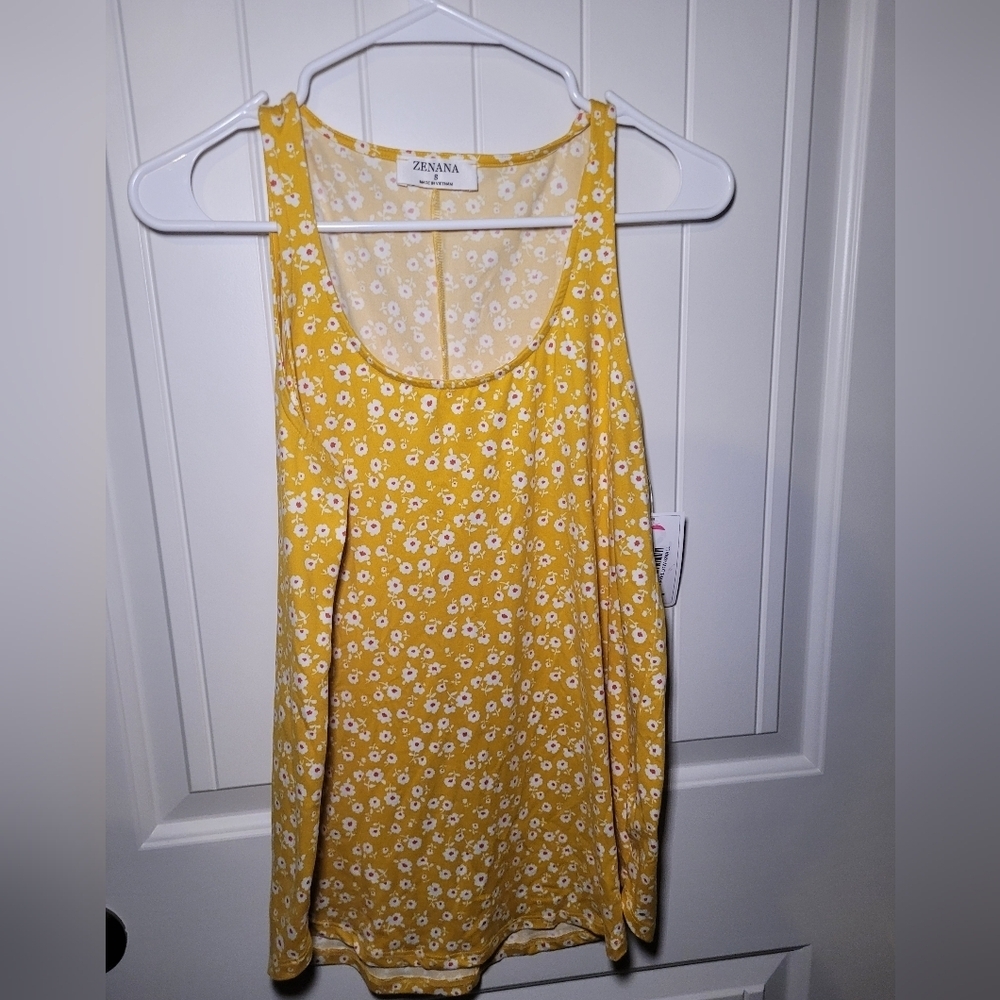 Zenana  Sleeveless round neck baby floral tank size small